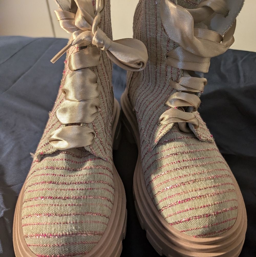 Le Petite Cream and pink boots Size 38(Eu), Size 7.5(US)